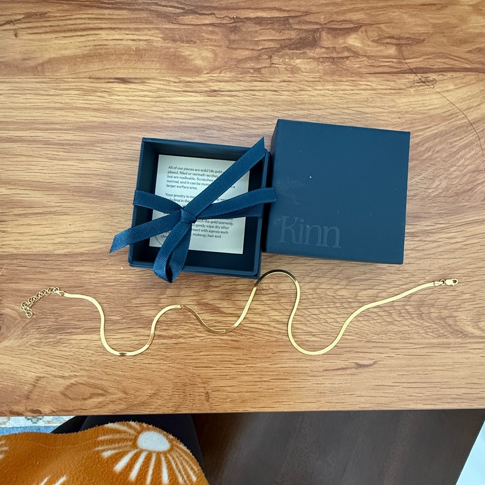 Kinn Petite Carter Herringbone Chain Gold Necklace 14k